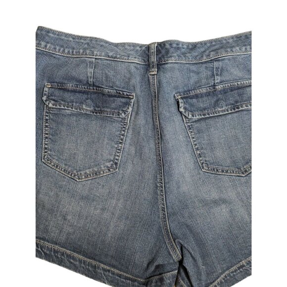 Torrid "Feel the Fit" Blue Denim Shorts Square Snap Pockets 4 1/2" Inseam Sz 16 - Picture 4 of 8
